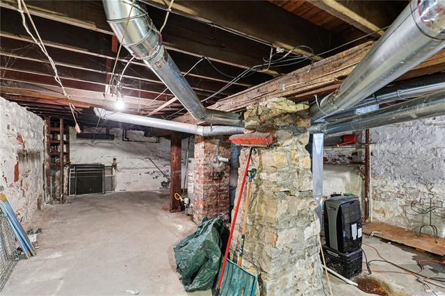 2122 Summit Street, Kansas City, MO 64108