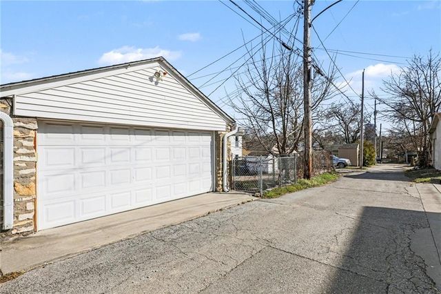 2122 Summit Street, Kansas City, MO 64108