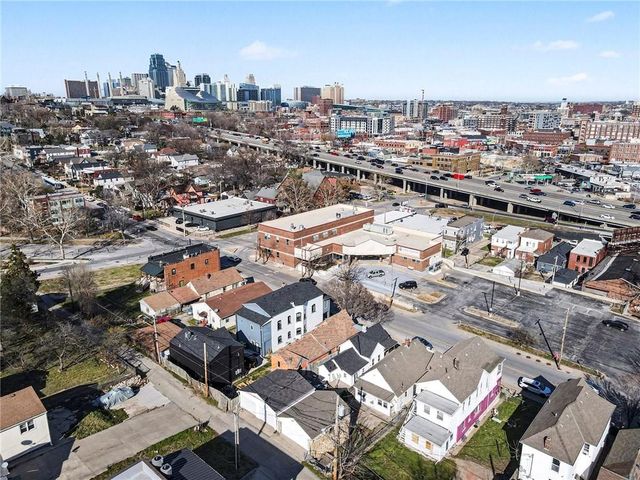 2122 Summit Street, Kansas City, MO 64108