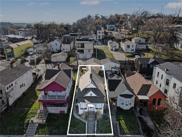 2122 Summit Street, Kansas City, MO 64108