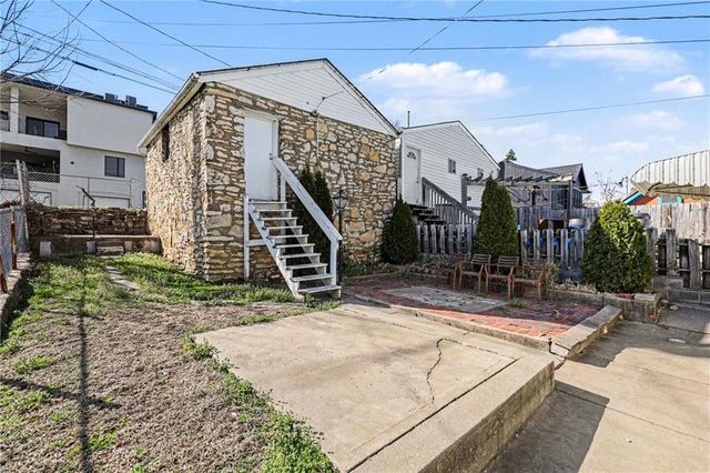 2122 Summit Street, Kansas City, MO 64108