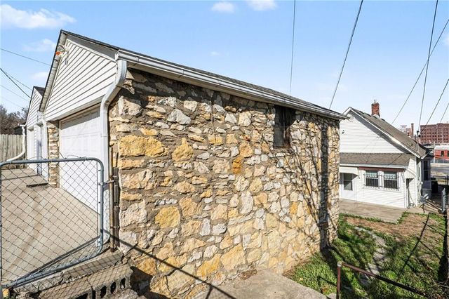 2122 Summit Street, Kansas City, MO 64108