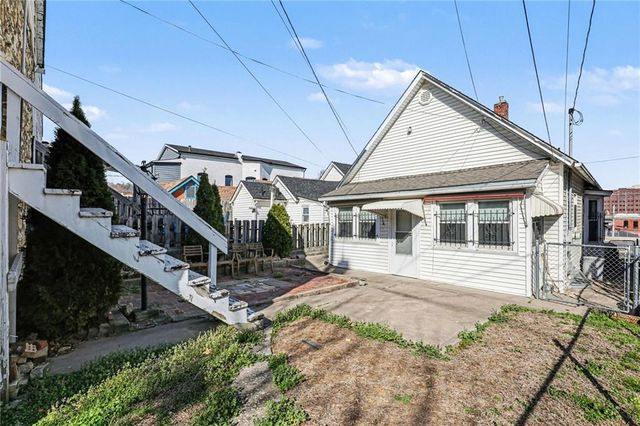 2122 Summit Street, Kansas City, MO 64108