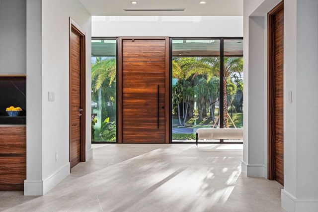 2000 Harbourview Drive, Fort Lauderdale, FL 33316