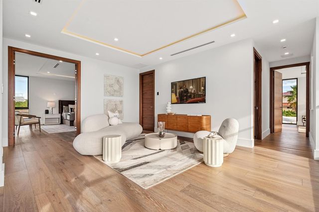 2000 Harbourview Drive, Fort Lauderdale, FL 33316