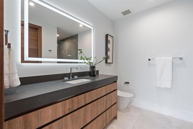 2000 Harbourview Drive, Fort Lauderdale, FL 33316