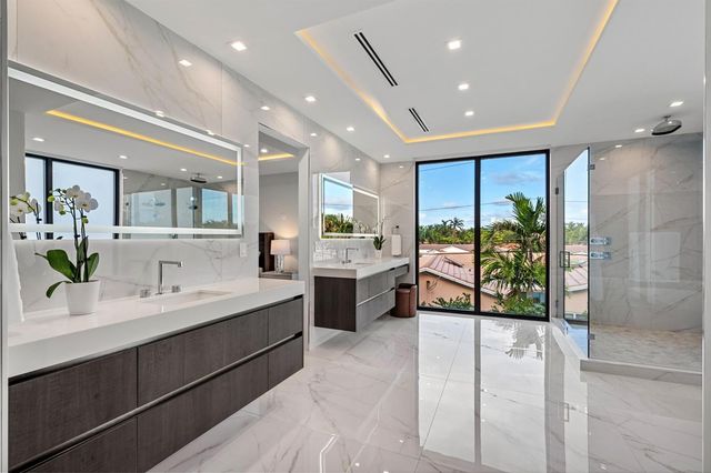 2000 Harbourview Drive, Fort Lauderdale, FL 33316