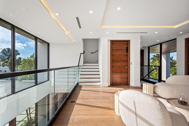 2000 Harbourview Drive, Fort Lauderdale, FL 33316