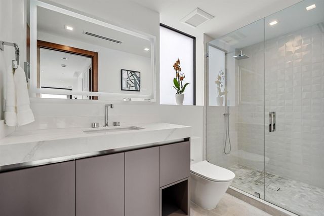 2000 Harbourview Drive, Fort Lauderdale, FL 33316
