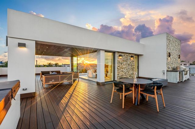 2000 Harbourview Drive, Fort Lauderdale, FL 33316
