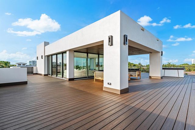 2000 Harbourview Drive, Fort Lauderdale, FL 33316