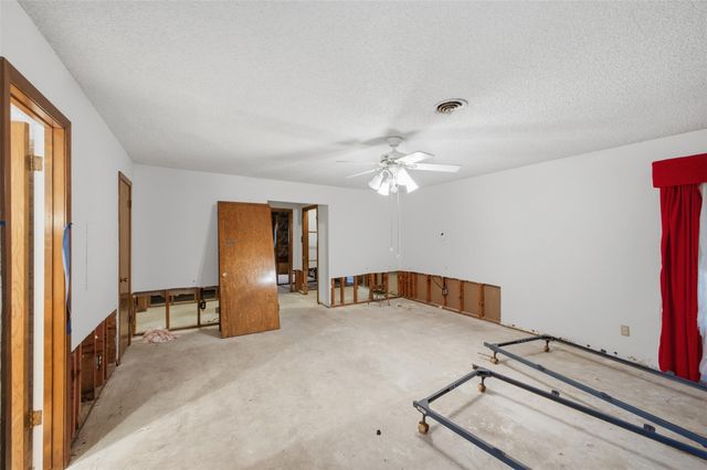 214 Fm 109, New Ulm, TX 78950