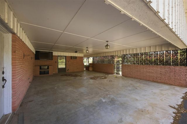214 Fm 109, New Ulm, TX 78950