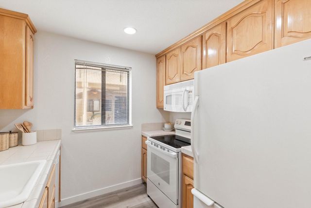 576 W Parr Avenue 1, Los Gatos, CA 95032