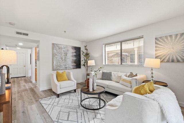 576 W Parr Avenue 1, Los Gatos, CA 95032