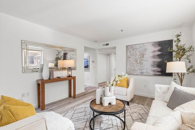 576 W Parr Avenue 1, Los Gatos, CA 95032