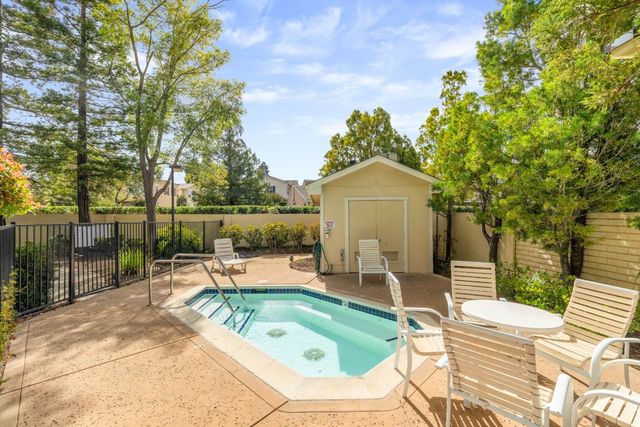 576 W Parr Avenue 1, Los Gatos, CA 95032