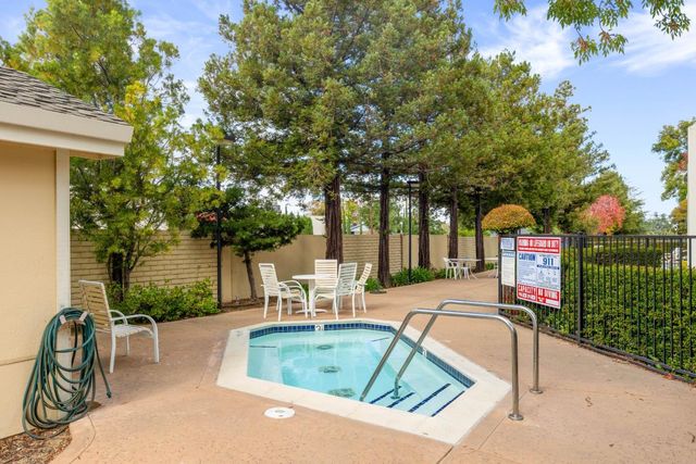 576 W Parr Avenue 1, Los Gatos, CA 95032