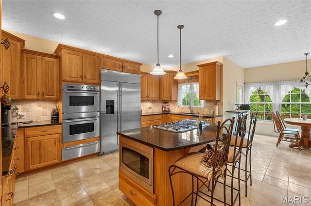 11 Kensington, Collinsville, IL 62234