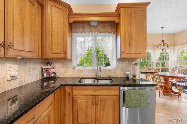 11 Kensington, Collinsville, IL 62234