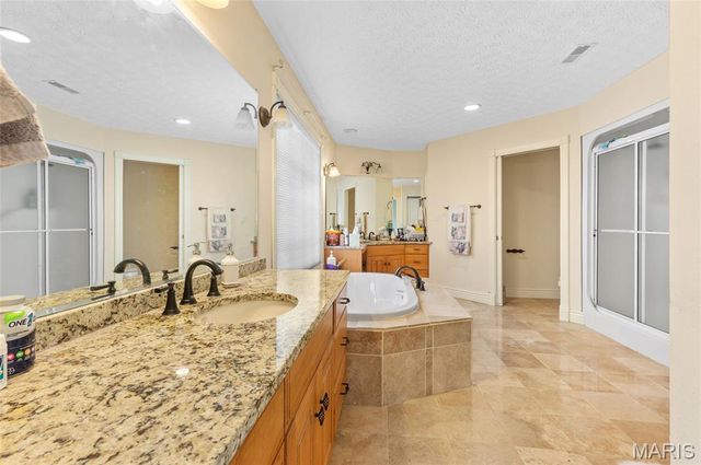 11 Kensington, Collinsville, IL 62234