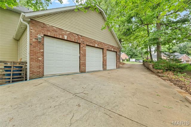 11 Kensington, Collinsville, IL 62234