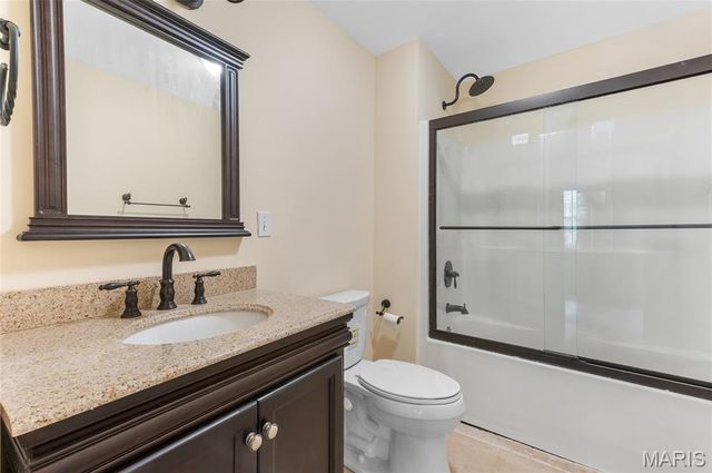 11 Kensington, Collinsville, IL 62234