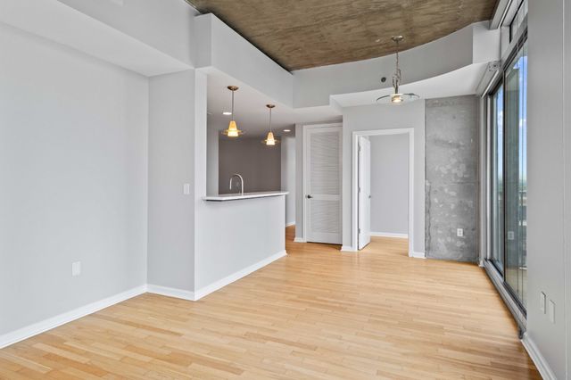 415 Church St Apt 1702, Nashville, TN 37219