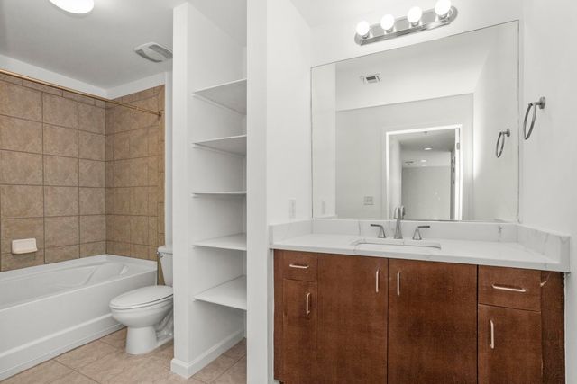 415 Church St Apt 1702, Nashville, TN 37219