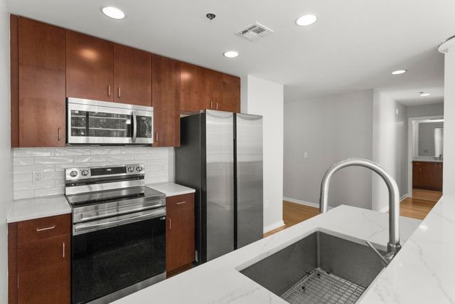 415 Church St Apt 1702, Nashville, TN 37219