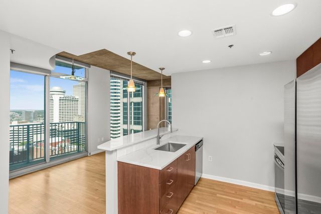 415 Church St Apt 1702, Nashville, TN 37219