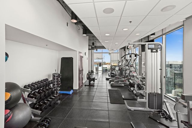 415 Church St Apt 1702, Nashville, TN 37219