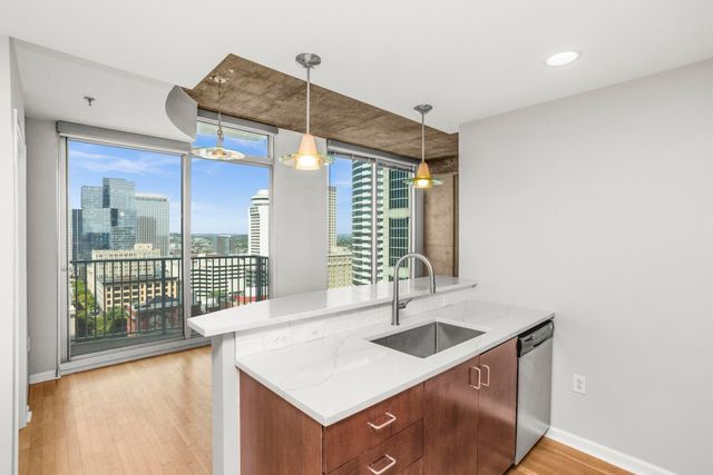 415 Church St Apt 1702, Nashville, TN 37219