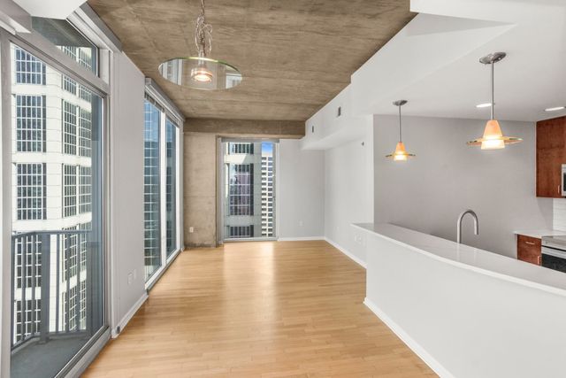 415 Church St Apt 1702, Nashville, TN 37219