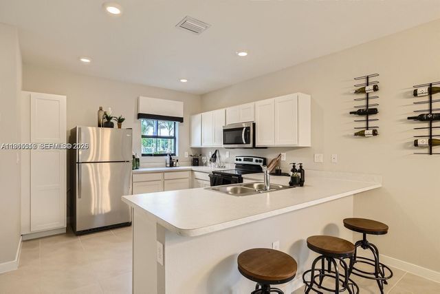 445 NE 1st Dr, Florida City, FL 33034