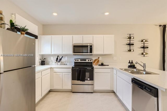 445 NE 1st Dr, Florida City, FL 33034