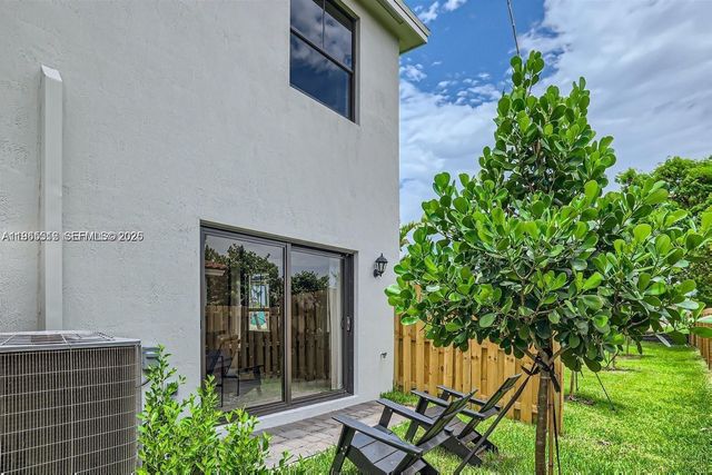 445 NE 1st Dr, Florida City, FL 33034