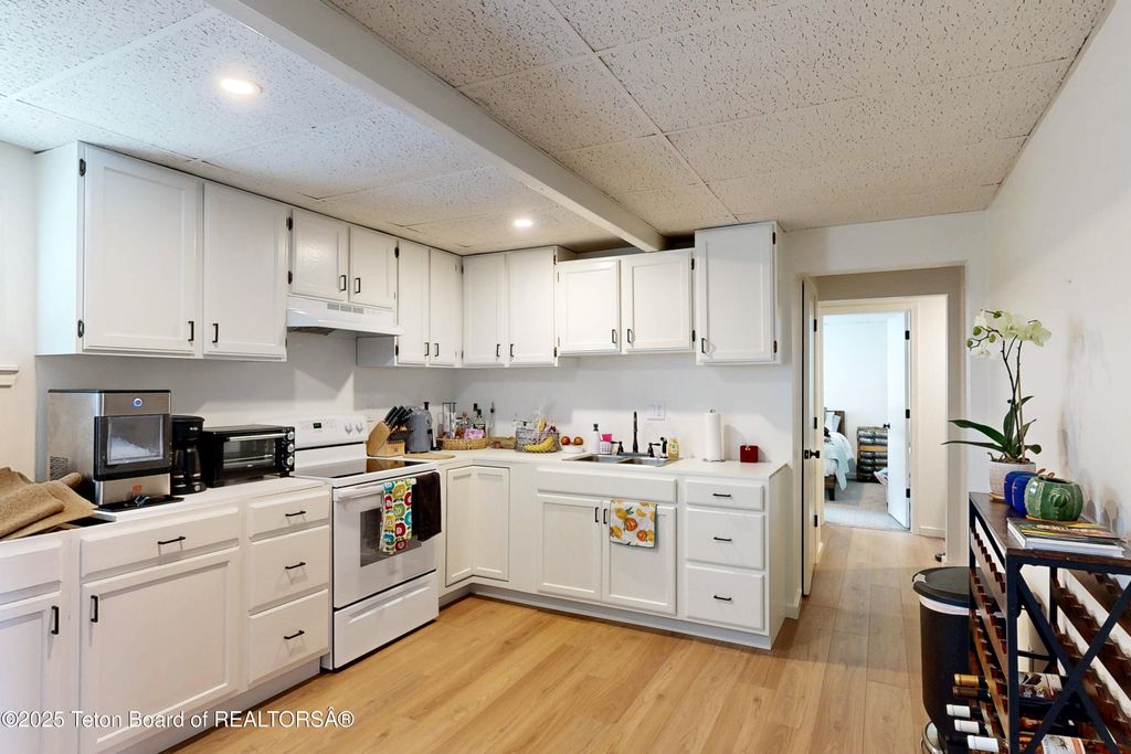 110 S WILLOW Street, Jackson, WY 83001 photo 17