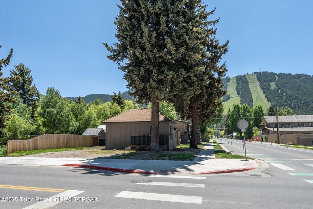110 S WILLOW Street, Jackson, WY 83001 photo 29