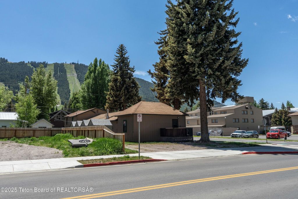 110 S WILLOW Street, Jackson, WY 83001 photo 30