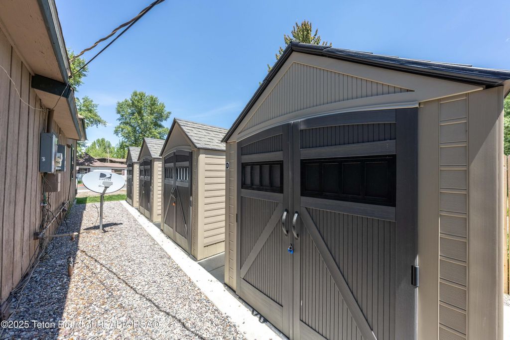 110 S WILLOW Street, Jackson, WY 83001 photo 31