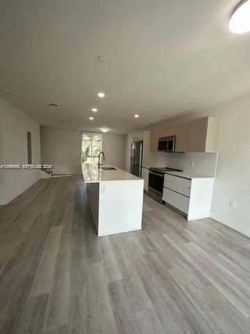 2561 NE 193rd St 1208, Miami, FL 33180