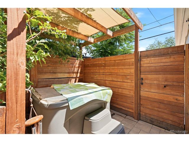 2450 N Vine St, Denver, CO 80205