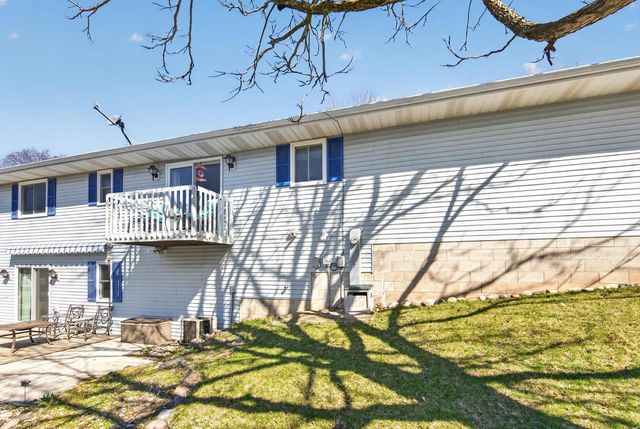 17 Hidden Creek VIEW, Hartford, WI 53027
