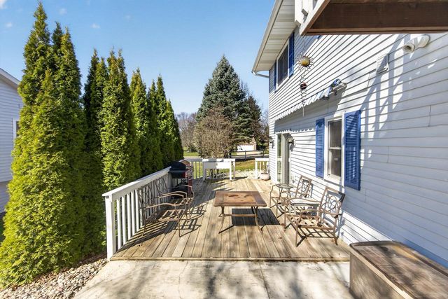17 Hidden Creek VIEW, Hartford, WI 53027