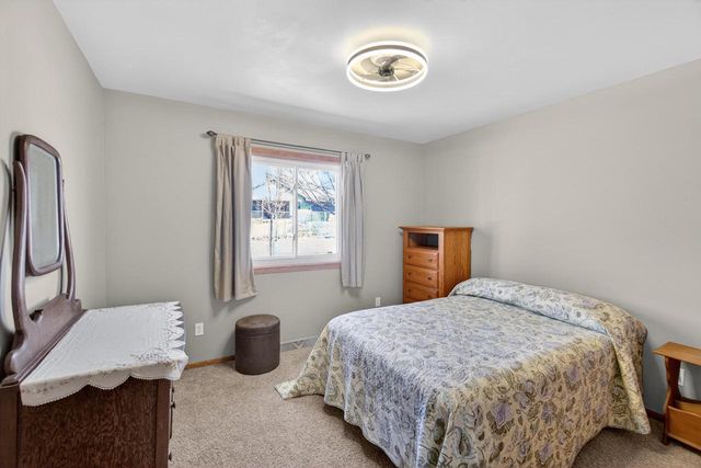 17 Hidden Creek VIEW, Hartford, WI 53027