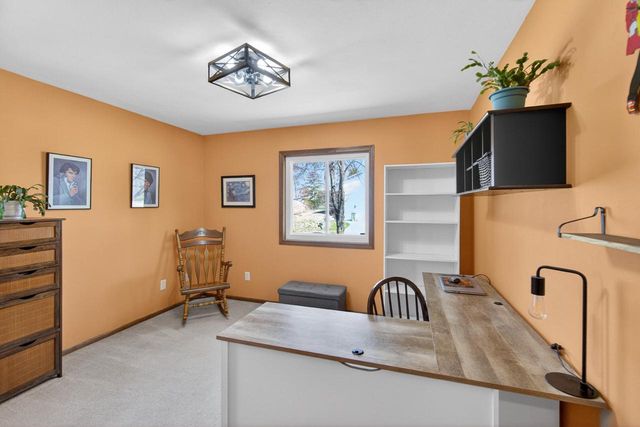 17 Hidden Creek VIEW, Hartford, WI 53027