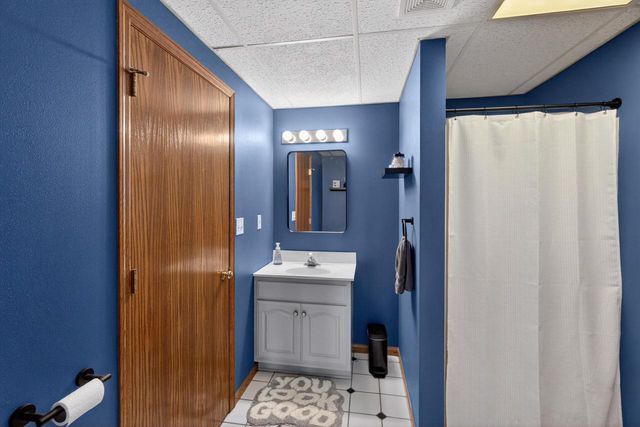 17 Hidden Creek VIEW, Hartford, WI 53027
