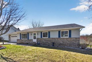 17 Hidden Creek VIEW, Hartford, WI 53027