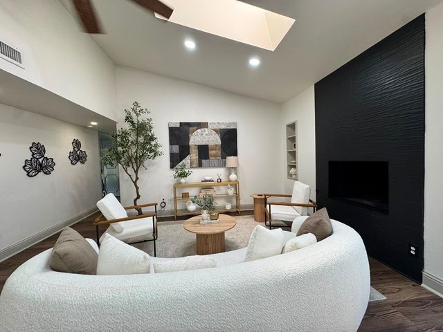 3141 Darvany Drive, Dallas, TX 75220